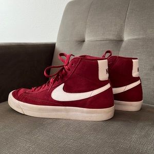 Nike Blazers, 7Y / 8 in Women’s.